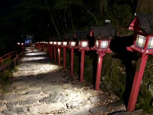 貴船神社の呪い 丑の刻参りの藁人形や絵馬 奥宮の怖い効果とは パワースポット巡りでご利益を 開運ネット